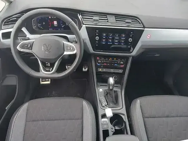 Gebraucht VW Touran 150 PS (110 kW) 2025 Grau Van / Kleinbus