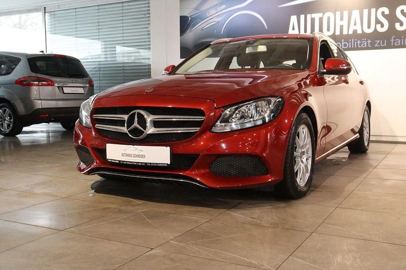 Gebraucht Mercedes C220 170 PS (125 kW) 2017 Rot Kombi