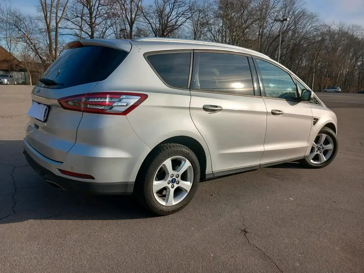 Gebraucht Ford S-MAX Titanium 190 PS (139 kW) 2019 Silber Van / Kleinbus