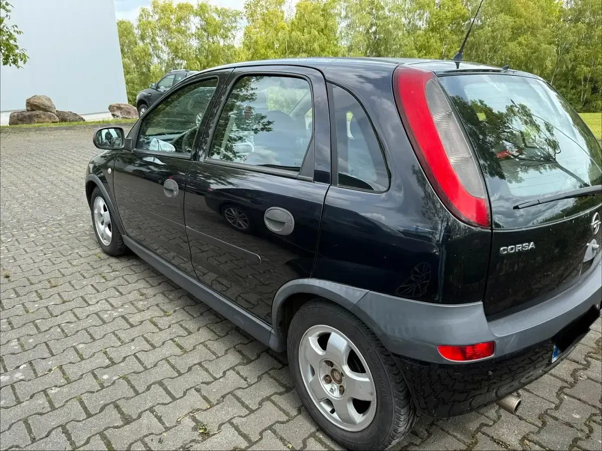 Używany Opel Corsa 75 KM (55 kW) 2003 Czarny Hatchback