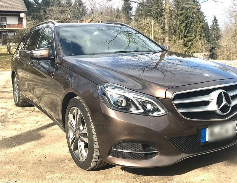 Braun Gebraucht 2016 Mercedes E220 Edition Kombi | 19.000 € (Fairer Preis) - Bild 1/4