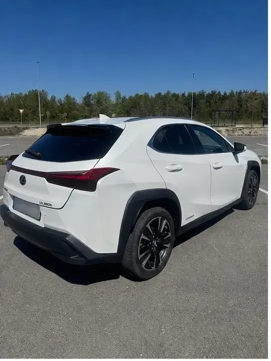 Second-hand Lexus UX 152 CP (111 kW) 2021 Alb SUV