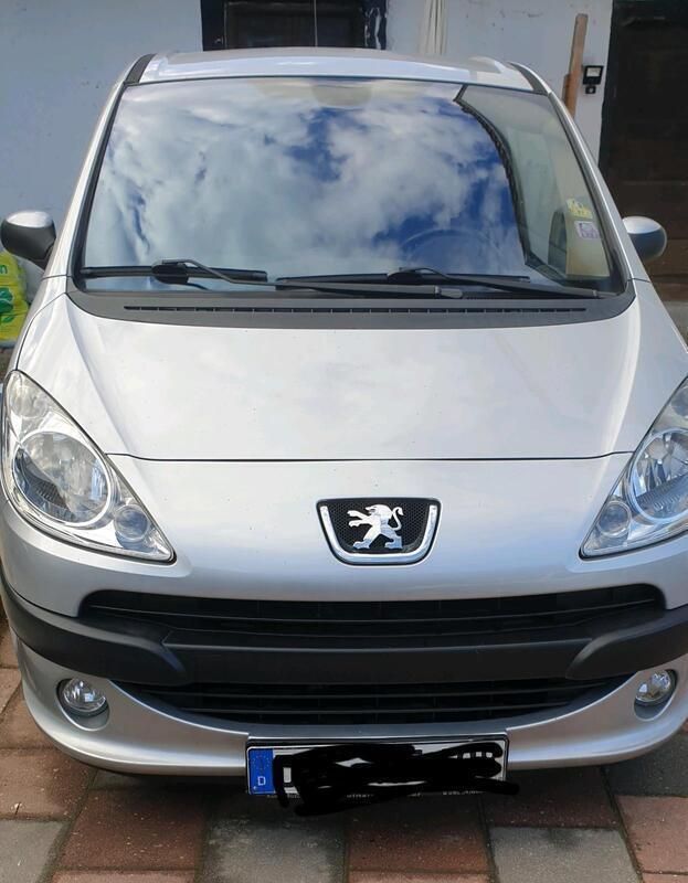 Grau Gebraucht 2005 Peugeot 1007 Kleinwagen | 1.650 € (Fairer Preis) - Bild 1/4