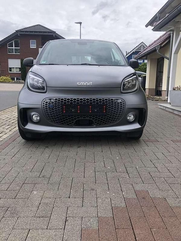 Silber Gebraucht 2023 Smart ForTwo Electric Drive Limousine | 13.500 € (Etwas zu teuer) - Bild 1/4
