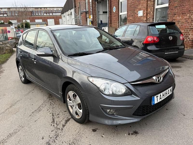 Gebraucht Hyundai i30 Edition 109 PS (80 kW) 2011 Grau Limousine