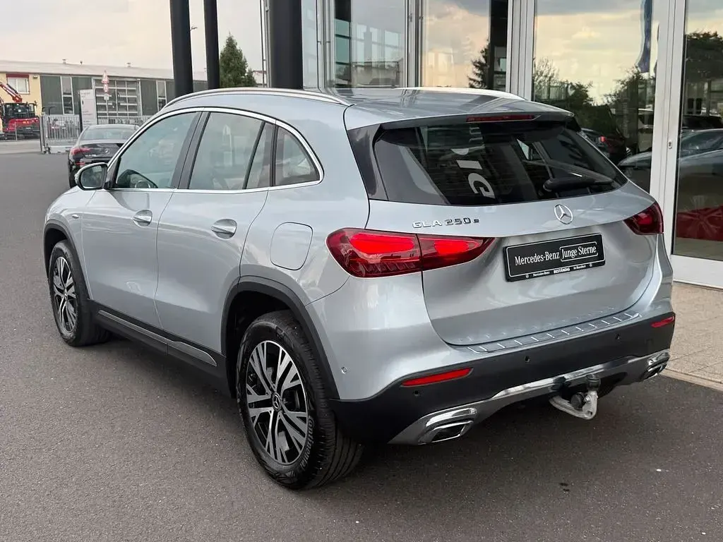 Gebraucht Mercedes GLA250 Progressive 218 PS (160 kW) 2025 Lack hightechsilber (metallic) SUV