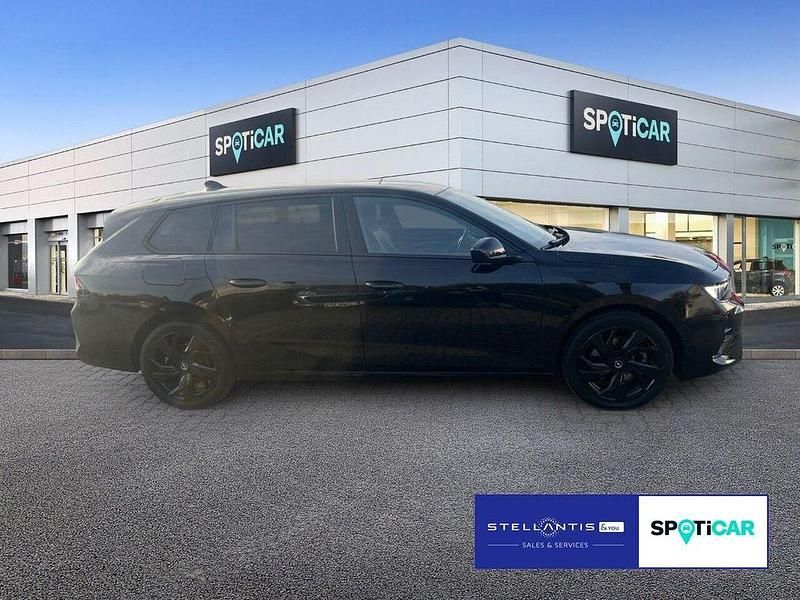 Gebraucht Opel Astra 131 PS (96 kW) 2024 Schwarz Limousine