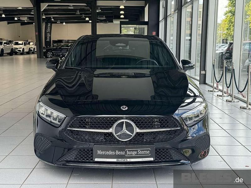 Gebraucht Mercedes A180 Progressive 136 PS (100 kW) 2024 Lack kosmosschwarz Limousine