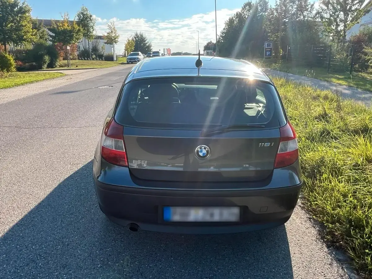 Gebraucht BMW 116 122 PS (89 kW) 2007 Grau Kleinwagen