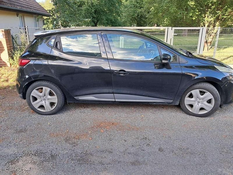 Schwarz Gebraucht 2014 Renault Clio IV Authentique Limousine | 5.000 € (Fairer Preis) - Bild 1/4