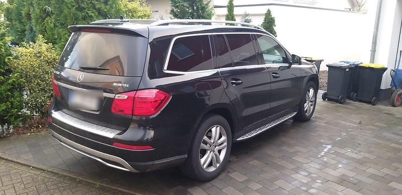 Schwarz Gebraucht 2015 Mercedes GL350 SUV | 31.500 € (Fairer Preis) - Bild 1/4