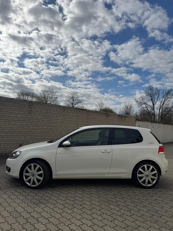 Gebraucht VW Golf VI Team 86 PS (63 kW) 2011 Weiß Kleinwagen