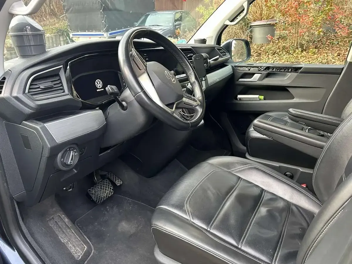 Gebraucht VW Multivan Comfortline 150 PS (110 kW) 2022 Blau Van / Kleinbus