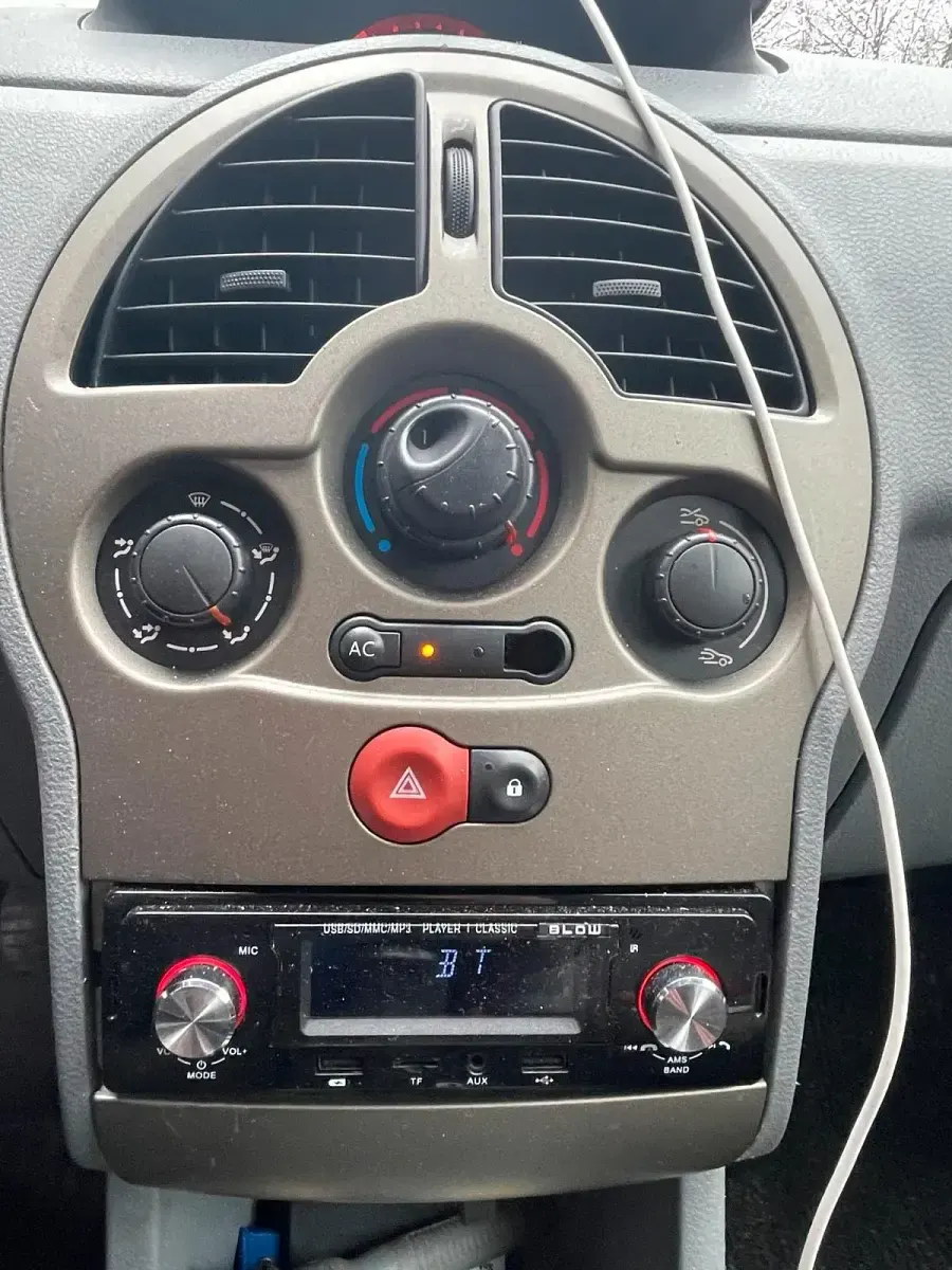 Używany Renault Modus 75 KM (55 kW) 2007 Czerwony Minivan