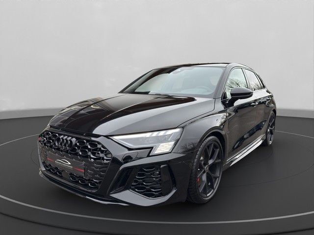 Schwarz Neu 2025 Audi RS3 Sportback Sport Kleinwagen | 70.990 € (Guter Preis) - Bild 1/4