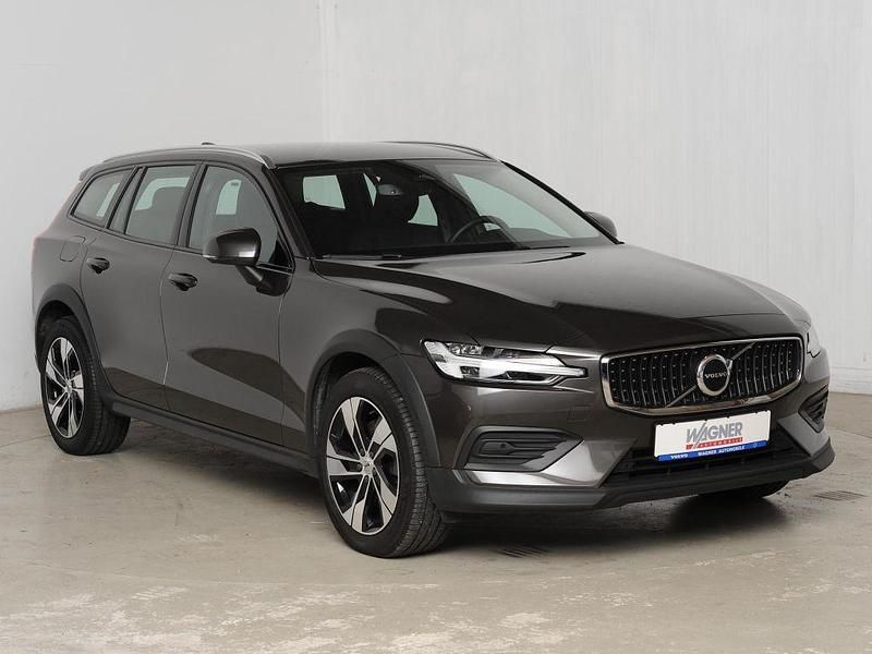 Gebraucht Volvo V60 CC Plus 197 PS (144 kW) 2023 Grau Kombi