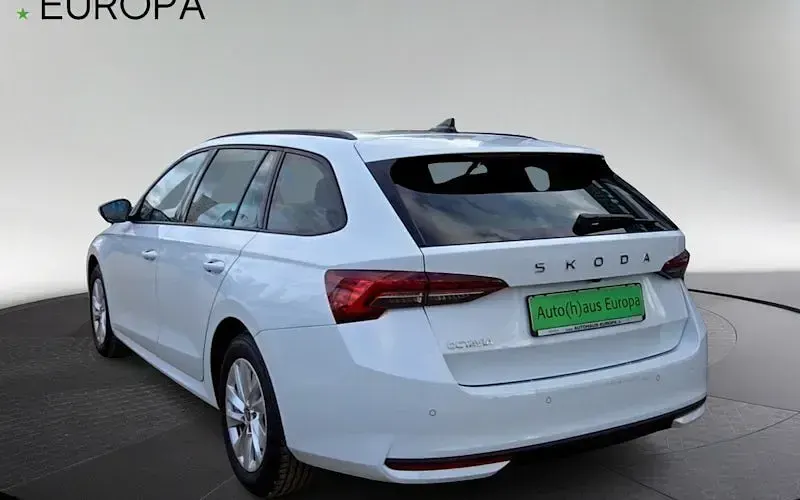Usado Skoda Octavia Selection 150 CV (110 kW) 2025 Blanco Familiar