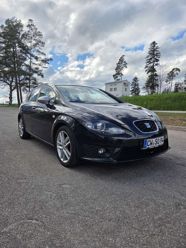 Schwarz Gebraucht 2012 Seat Leon FR Limousine | 5.550 € (Fairer Preis) - Bild 1/4