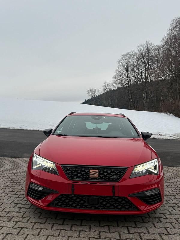 Rot Gebraucht 2020 Seat Leon ST 4Drive Kombi | 22.500 € (Fairer Preis) - Bild 1/4