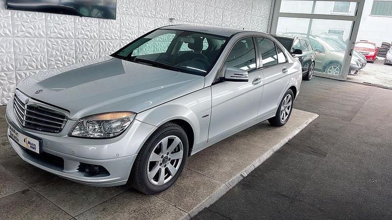 Gebraucht Mercedes C180 156 PS (114 kW) 2011 Silber Limousine