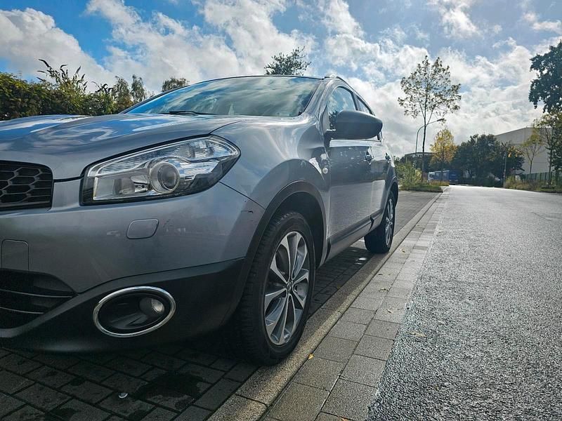 Grau Gebraucht 2011 Nissan Qashqai SUV | 9.500 € (Etwas zu teuer) - Bild 1/4