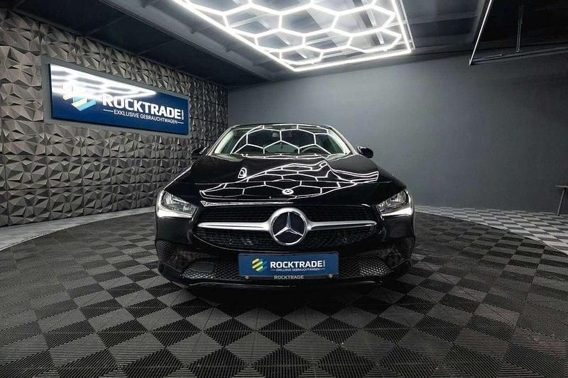 Gebraucht Mercedes CLA180 150 PS (110 kW) 2023 Nachtschwarz Limousine