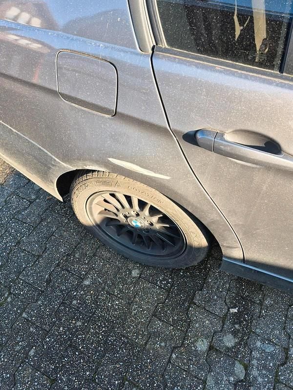 Gebraucht BMW 320 170 PS (125 kW) 2010 Grau Limousine