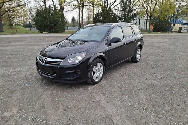 Second-hand Opel Astra 110 CP (80 kW) 2010 Negru Break