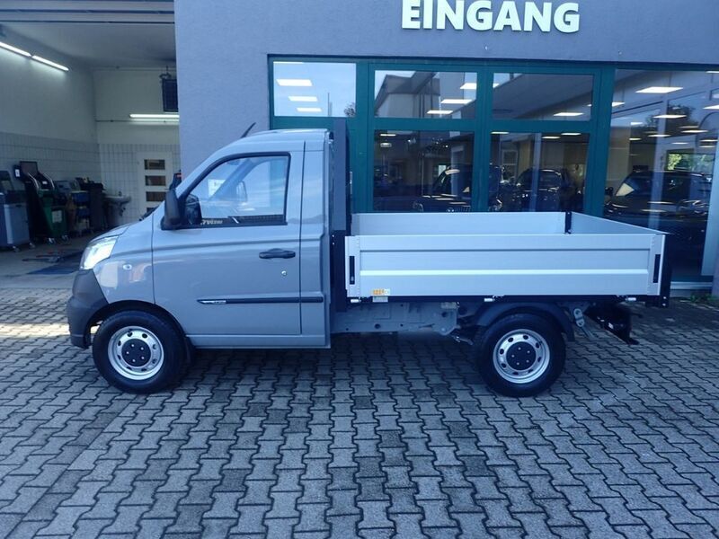 Gebraucht Piaggio Porter 106 PS (77 kW) 2024 Grau Kombi