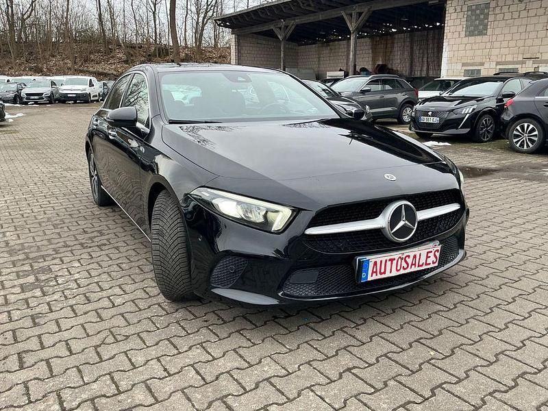 Gebraucht Mercedes A180 Progressive 136 PS (100 kW) 2022 Schwarz Limousine