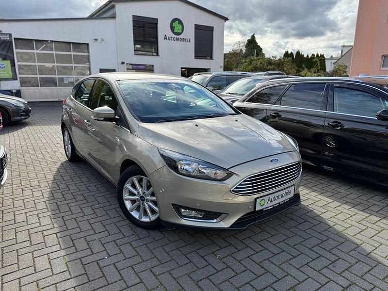 Beige Gebraucht 2015 Ford Focus Titanium Limousine | 6.999 € (Fairer Preis) - Bild 1/4