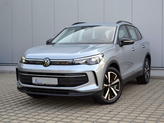 Gebraucht VW Tiguan Goal 150 PS (110 kW) 2024 Oyster silver metallic SUV