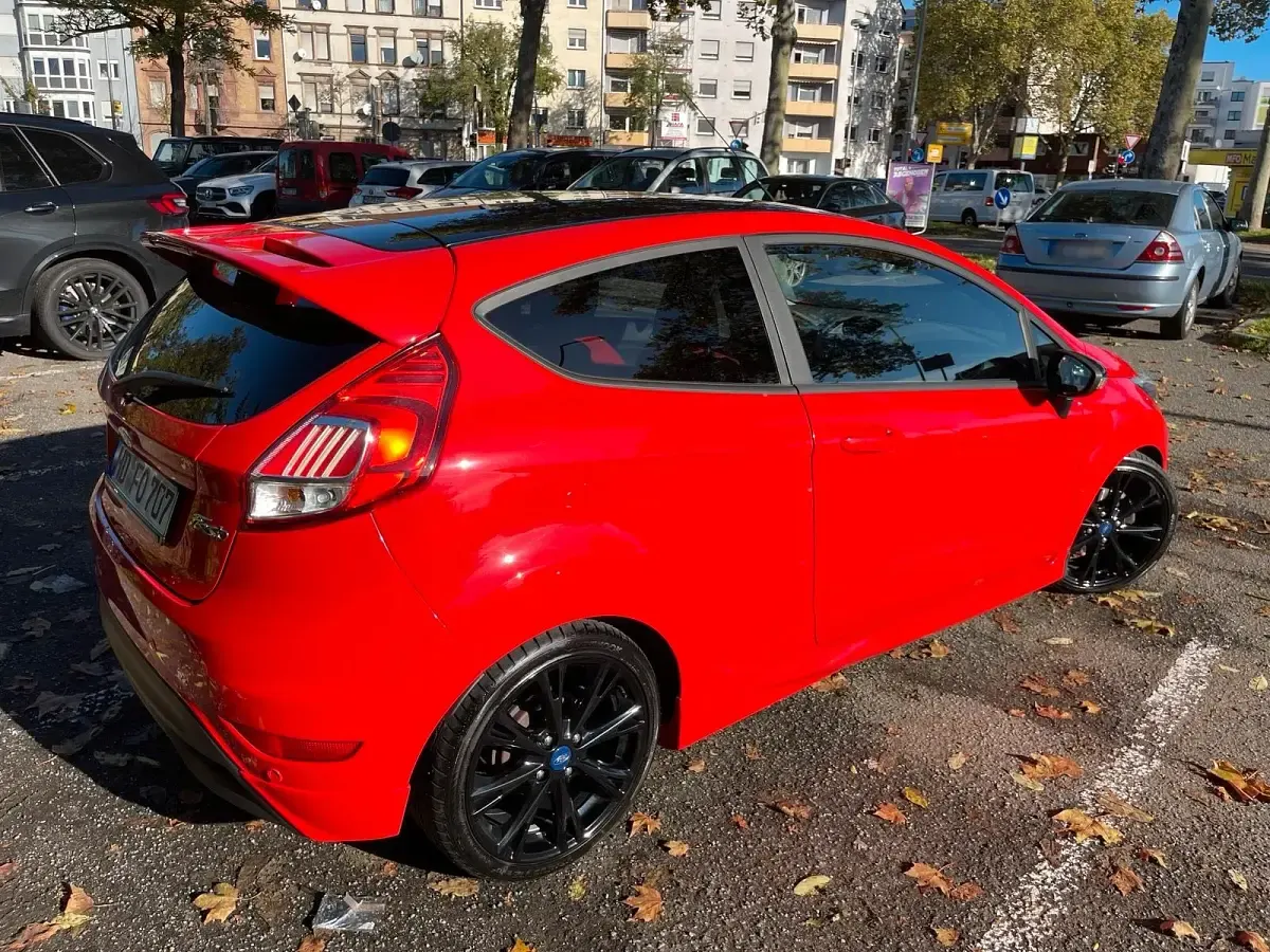 Gebraucht Ford Fiesta Sport 140 PS (102 kW) 2015 Rot Kleinwagen