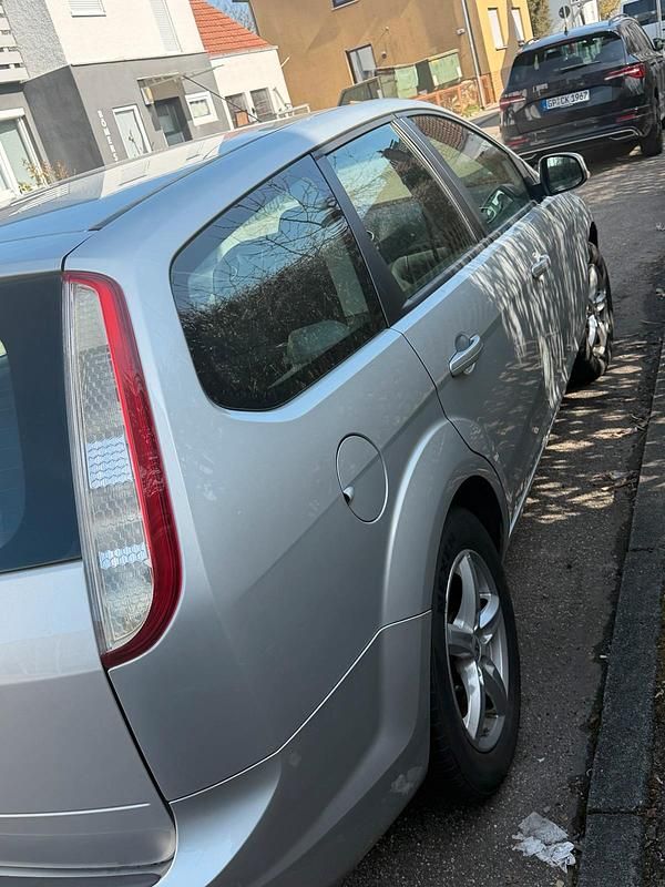 Gebraucht Ford Focus 110 PS (80 kW) 2009 Grau Kombi