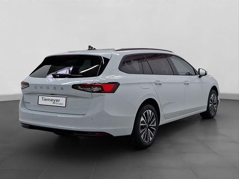 Neu Skoda Superb Selection 150 PS (110 kW) 2026 Weiß Kombi