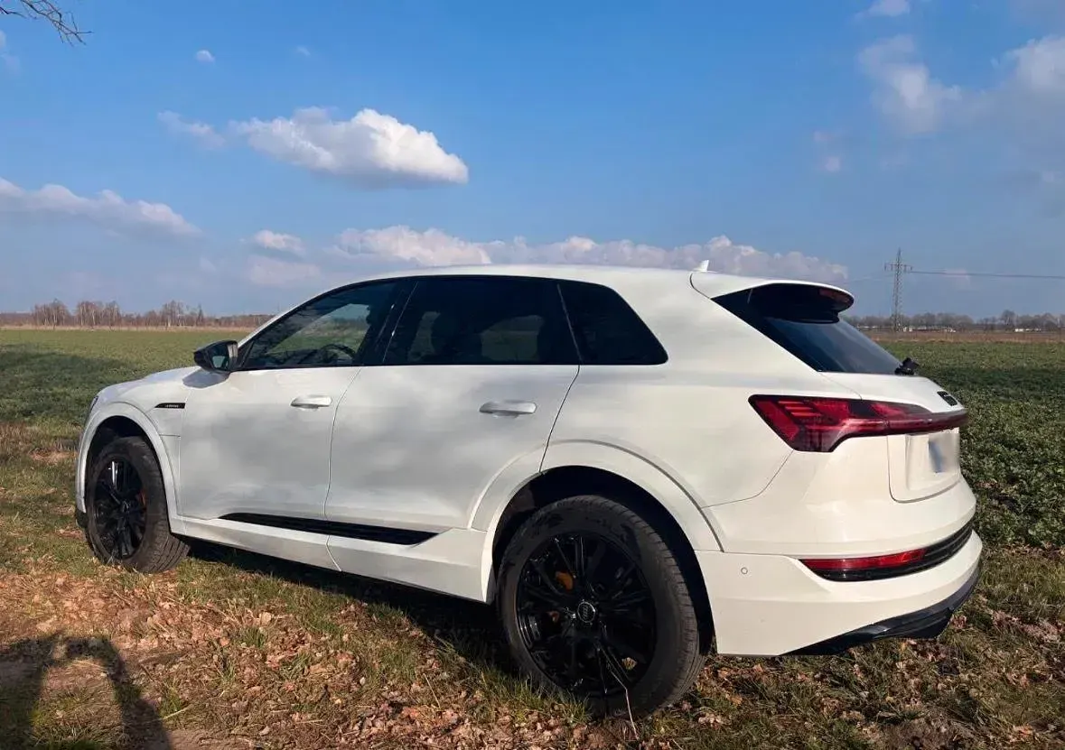 Gebraucht Audi e-tron Black Edition 230 kW (313 PS) 2021 Weiß SUV