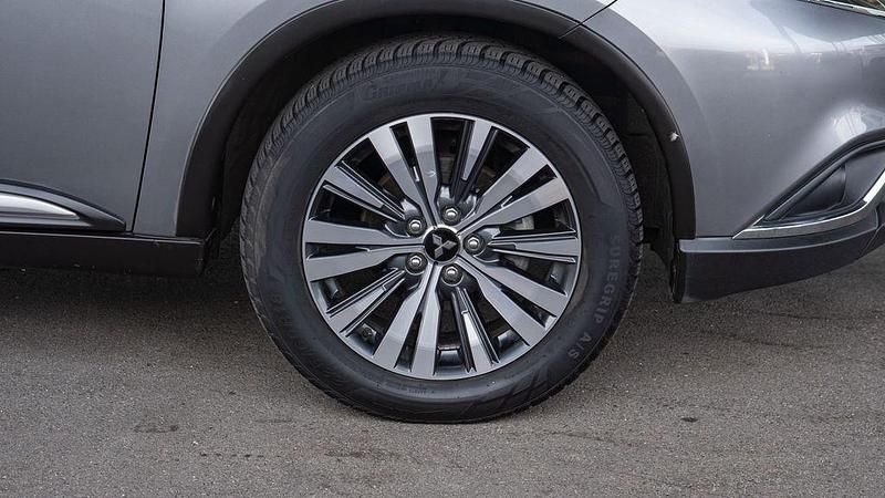 Gebraucht Mitsubishi Outlander 170 PS (125 kW) 2022 Silber SUV