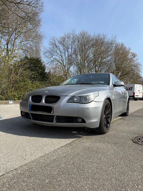 Gebraucht BMW 530 218 PS (160 kW) 2005 Silber Limousine