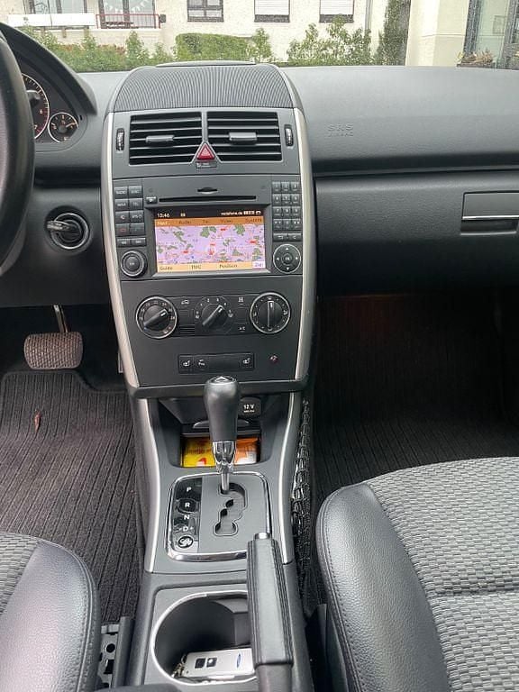 Gebraucht Mercedes A200 Avantgarde 136 PS (100 kW) 2011 Silber Van / Kleinbus