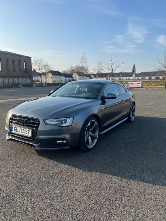 Grau Gebraucht 2016 Audi A5 Ambiente Coupé | 20.500 € (Fairer Preis) - Bild 1/4