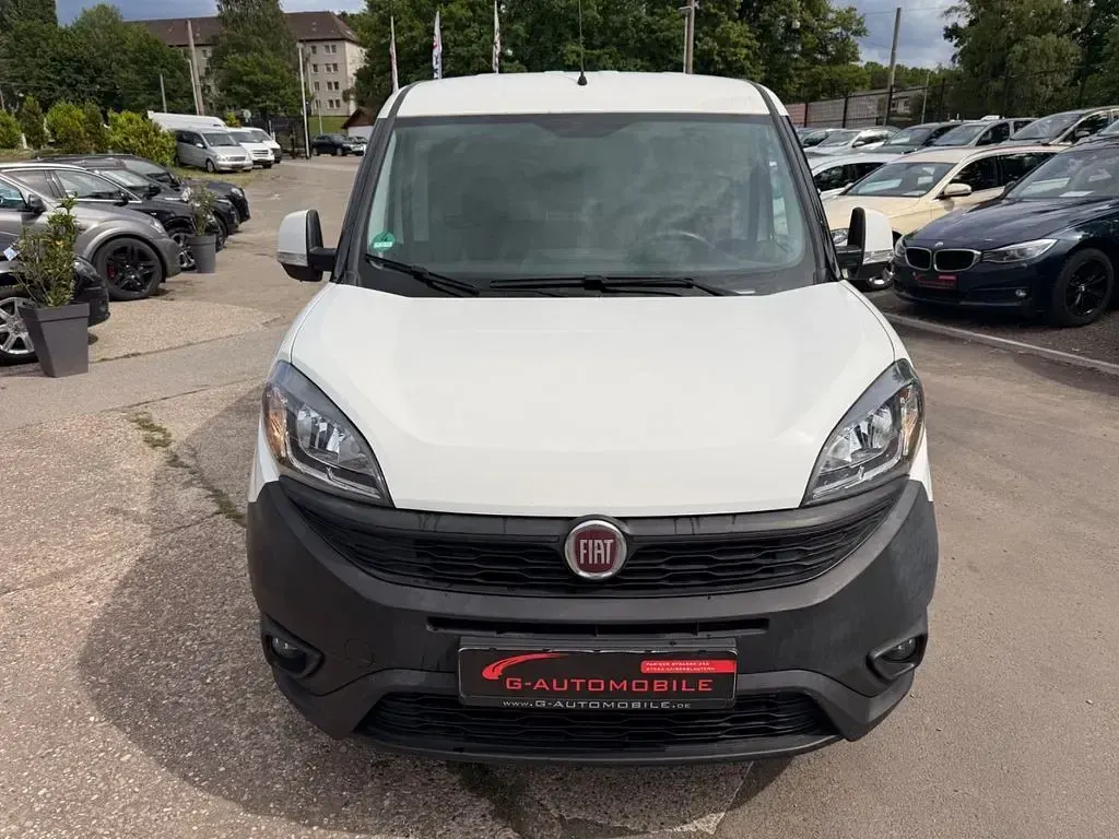 Gebraucht Fiat Doblò 95 PS (69 kW) 2018 Weiß Van / Kleinbus