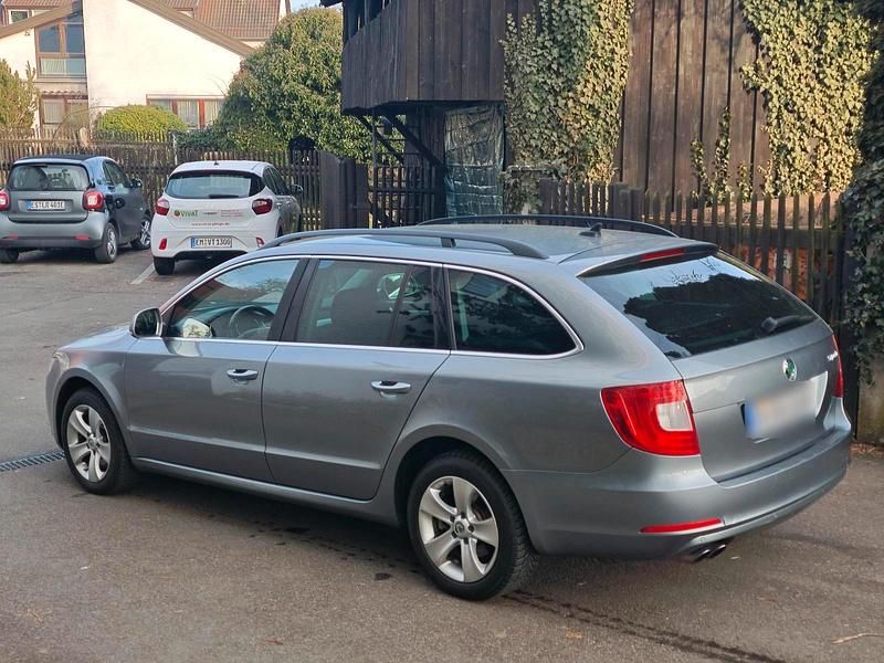 Gebraucht Skoda Superb 140 PS (102 kW) 2012 Grau Kombi