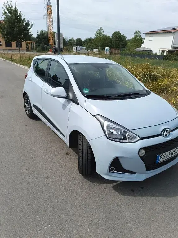 Gebraucht Hyundai i10 Style 87 PS (63 kW) 2019 Weiß Kleinwagen