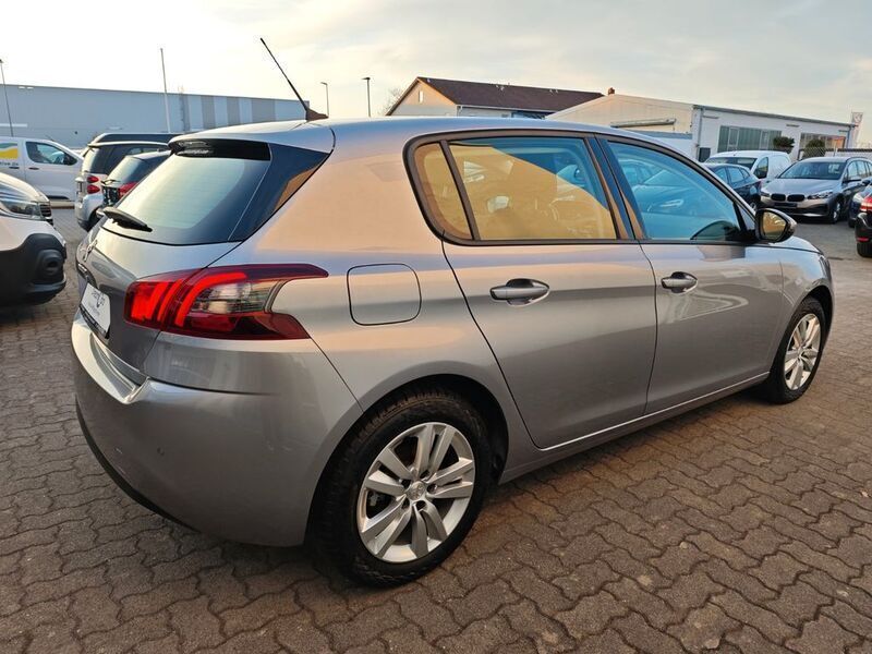 Gebraucht Peugeot 308 Active 110 PS (80 kW) 2021 Grau Limousine