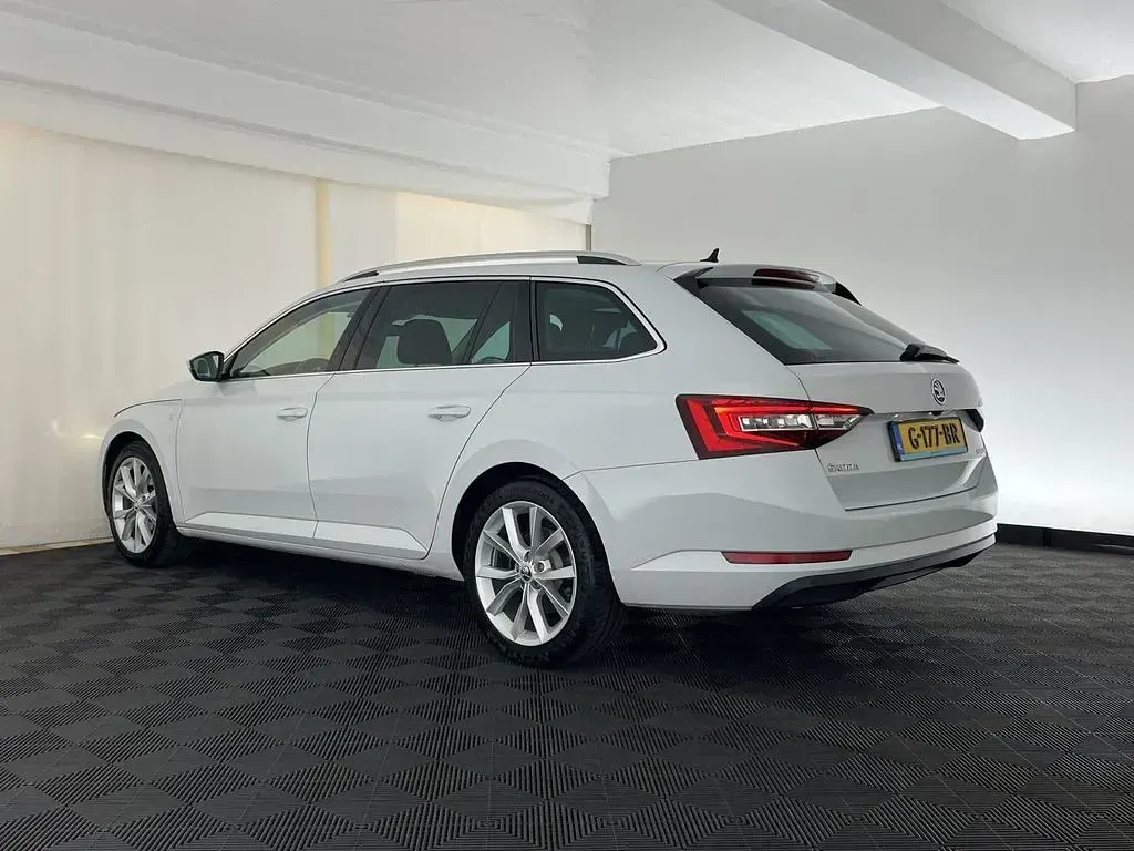 Gebraucht Skoda Superb Business Line 150 PS (110 kW) 2019 Weiß Kombi