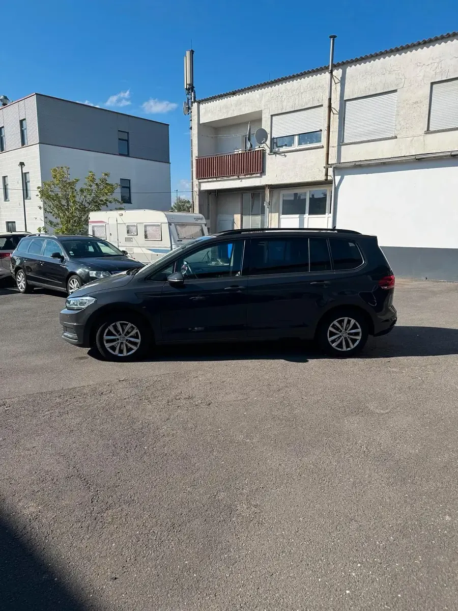 Gebraucht VW Touran 150 PS (110 kW) 2024 Grau Van / Kleinbus