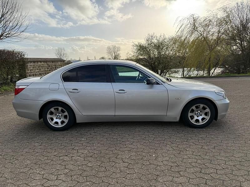 Gebraucht BMW 523 Advantage 177 PS (130 kW) 2005 Silber Limousine
