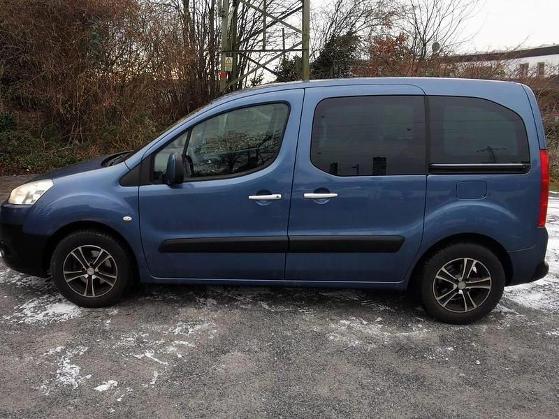 Gebraucht Peugeot Partner Tepee Tendance 111 PS (81 kW) 2010 Blau Van / Kleinbus