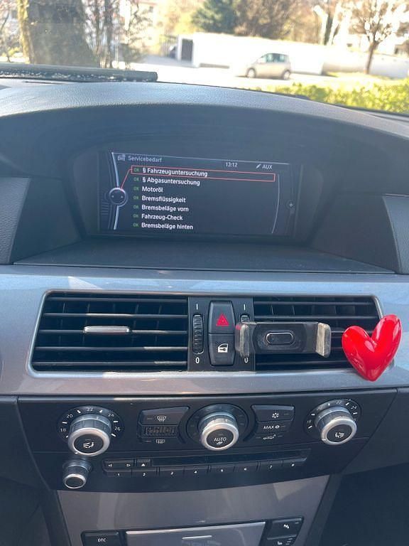 Gebraucht BMW 530 Sport Line 235 PS (172 kW) 2009 Blau Limousine