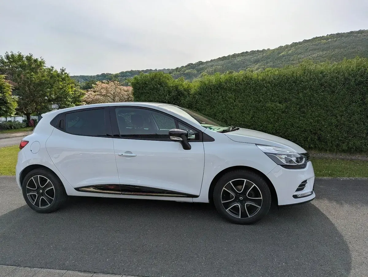 Gebraucht Renault Clio Collection 76 PS (55 kW) 2019 Weiß Kleinwagen